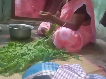 Insane Indian babe thumbs herself while acting in slay rub elbows with shower