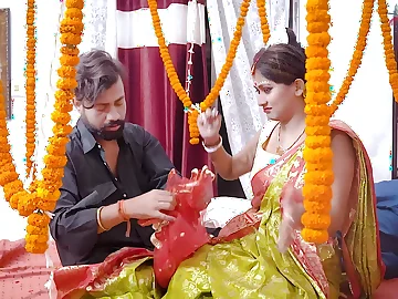 Desi Aunty cheats on her hubby with her youthfull boy buddy vanguard of her spoused-up spouse ( Hindi Audio)