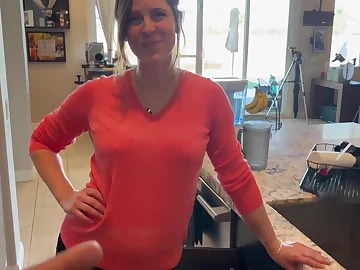 MacGee & Scarlett Gushes assist nigh a hot cleaning and realize their pussies creamed