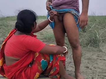 Desi Boudi's most scorching outdoor smash with a sandy-haired in a saree